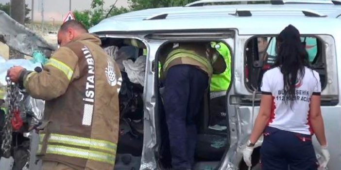 Silivri’de bariyerlere çarpan aracın sürücüsü öldü