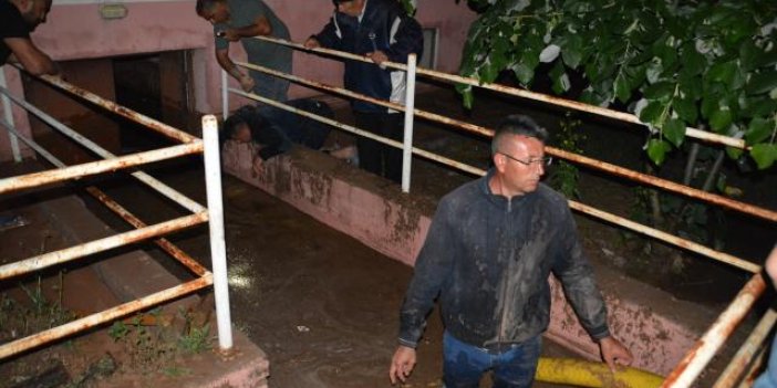 Sivas'ı sağanak vurdu: 16 ev hasar gördü