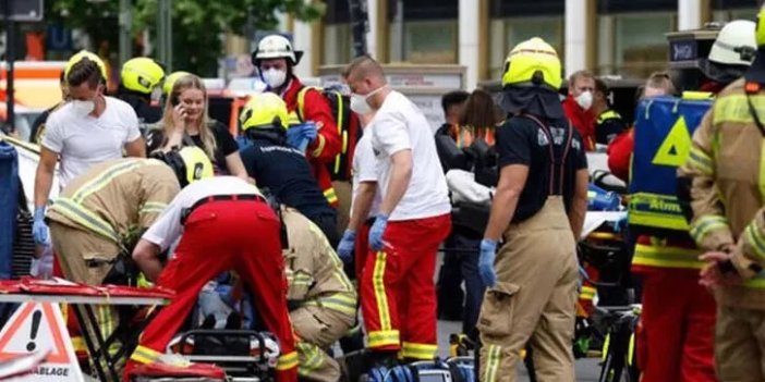 Berlin'de araç kalabalığın arasına daldı: 1 ölü 30 yaralı