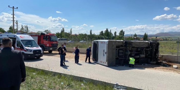 Ankara'da servis minibüsü devrildi 15 işçi yaralandı