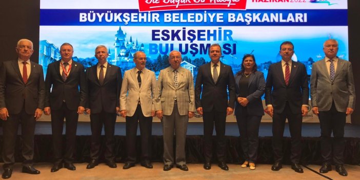 CHP'li Büyükşehir Belediye Başkanları Eskişehir'de bir araya geldi