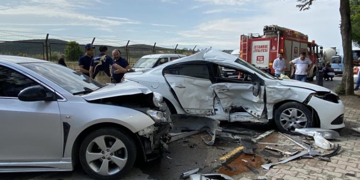 Tuzla’da direksiyon hakimiyetini kaybeden sürücü, otomobile çarptı: 2 yaralı