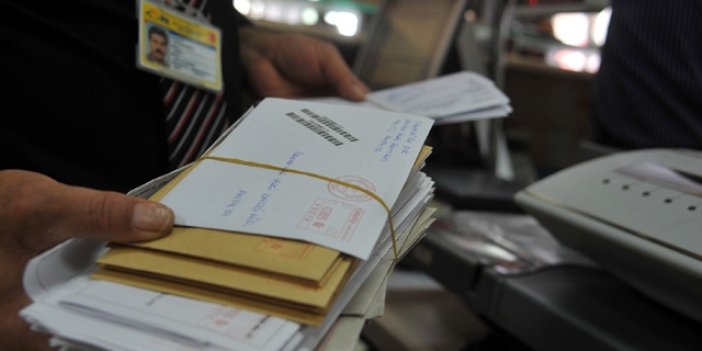 Adana’da PTT’den evrak bekliyorsanız beklemeyin gelmeyecek. Postacı 53 bin adet postayı kağıt hurda olarak sattı