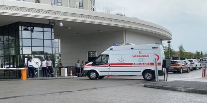 Sağlık Bakanlığı  önünde kendini ambulansa kilitlemişti: Eylem yapan sağlık çalışanı aracın içinden çıkarıldı