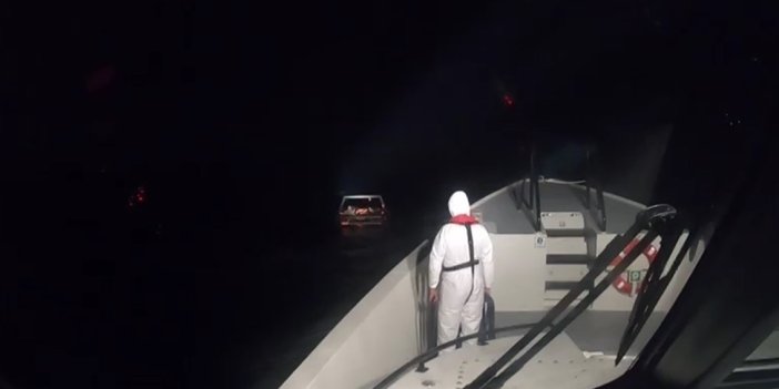 Balıkesir'de Yunanistan unsurlarınca Türk karasularına itilen 10 göçmen kurtarıldı