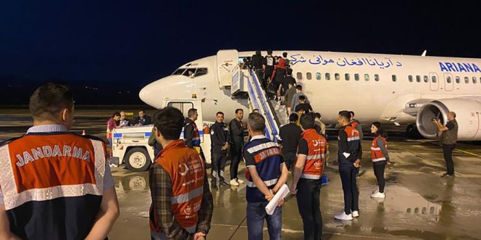 Afganistan uyruklu 272 kaçak göçmen ülkelerine gönderildi
