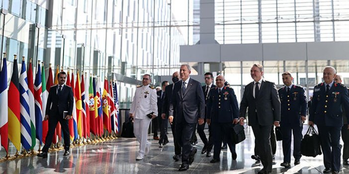 Milli Savunma Bakanı Akar, NATO Karargahı'na geldi