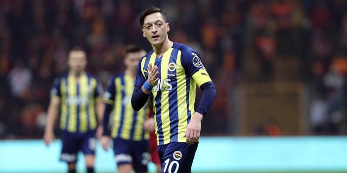 Mesut Özil Almanya'ya gitti