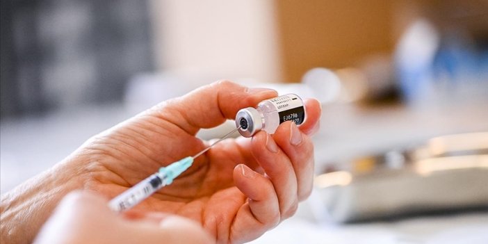 AB Pfizer-BioNTech'in yeni varyantlara uyumlu aşısını inceliyor