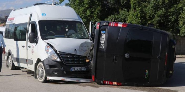 Erzincan'da iki minibüsün çarpışması sonucu 7 kişi yaralandı