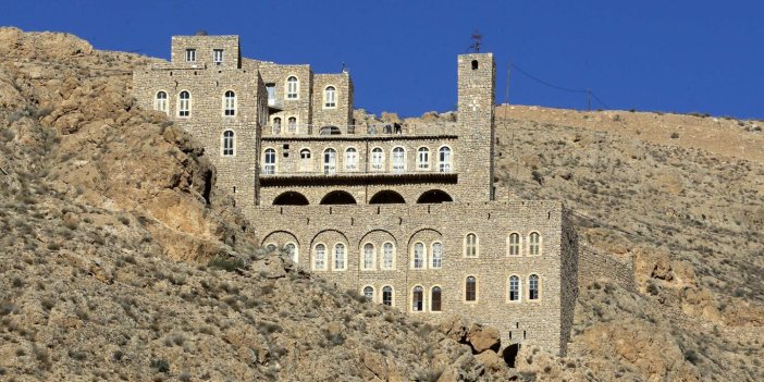 Savaş sebebiyle ıssız kalan manastır ziyarete açıldı