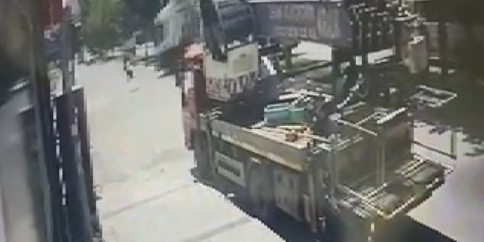 İstanbul'da kamyon terörü! Yasak dönüş yaparken motosiklete çarptı: 1’i ağır 2 yaralı