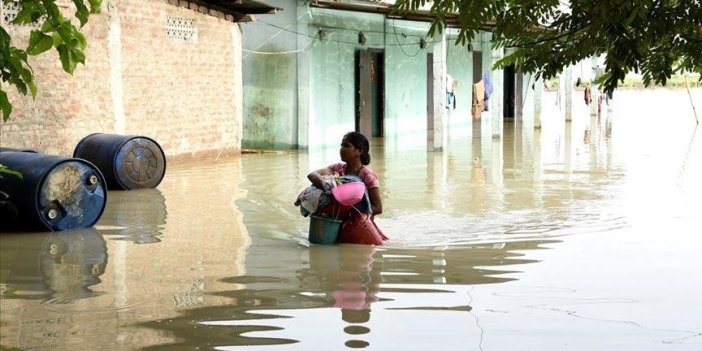 Şiddetli yağışlar nedeniyle ölenlerin sayısı 131'e yükseldi