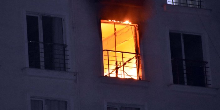 Kırıkkale'de yangın: Pencereden atlayan bir kişi ağır yaralandı