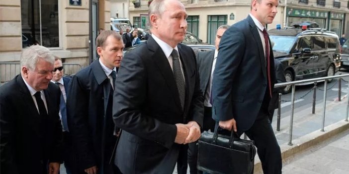 Putin’in en yakınındaki isim başından vuruldu. Nükleer kodların olduğu çantayı taşıyordu