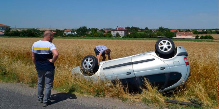 Eşek arısı otomobilin camından girdi, otomobil takla attı: 3 yaralı