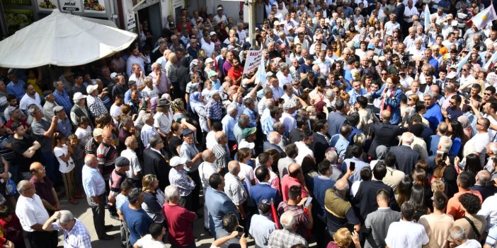 Meral Akşener'in Hayrabolu ziyaretinde vatandaşlar meydanı tıklım tıklım doldurdu