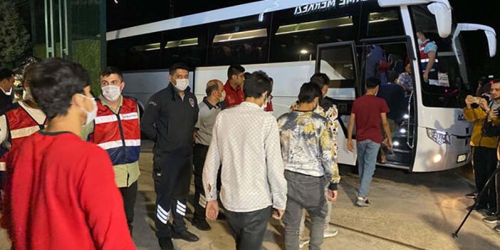 Kocaeli'de 136 düzensiz göçmen ülkesine gönderildi