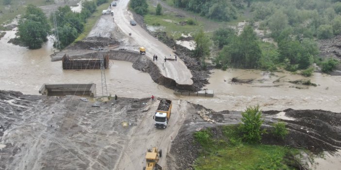 Kastamonu'da taşkın: Geçen sene hasar gören köprünün yerine yapılan yol da çöktü