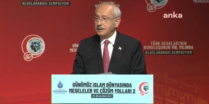 Kemal Kılıçdaroğlu kadınların İslam dünyasında yer aldığına dikkat çekerek sempozyumda kadınlara yer verilmemesini eleştirdi