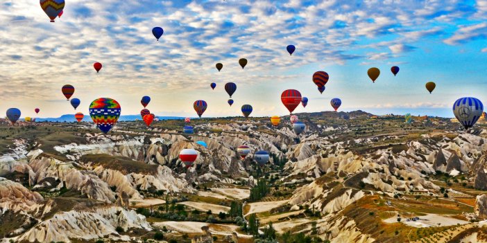 Nevşehir'de Türkler izliyor, Yabancılar uçuyor. 45 dakikalık balon turu 190 Euro