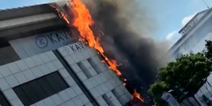 Başakşehir'de iş merkezinde yangın  