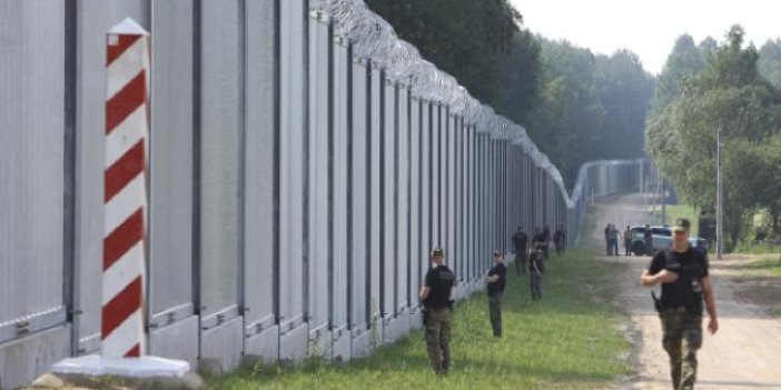 Polonya, Belarus sınırına ‘çelikten duvar’ ördü