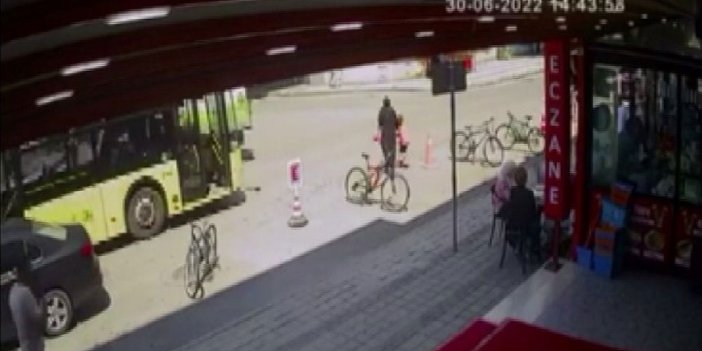 İETT otobüsü, karşıdan karşıya geçen kadın ve küçük kıza çarptı