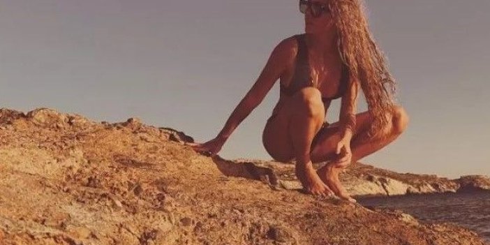Serenay Sarıkaya kayanın üstünde poz verdi. Sosyal medya yıkıldı