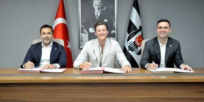 Beşiktaş'a imza atma yarışı. Weghorst'la sözleşme imzalarken hem yönetici hem de sportif direktör de imza attı