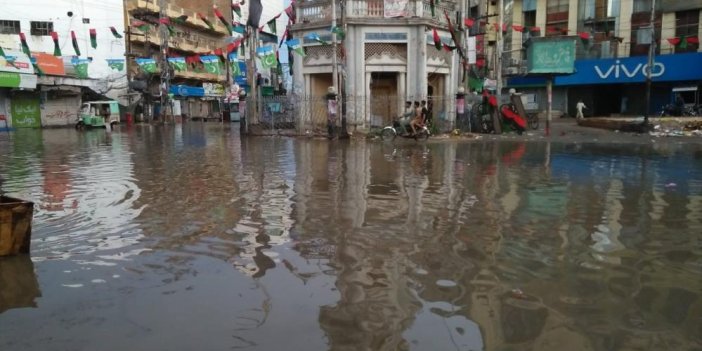 Pakistan’ı muson vurdu can kaybı 77'ye yükseldi