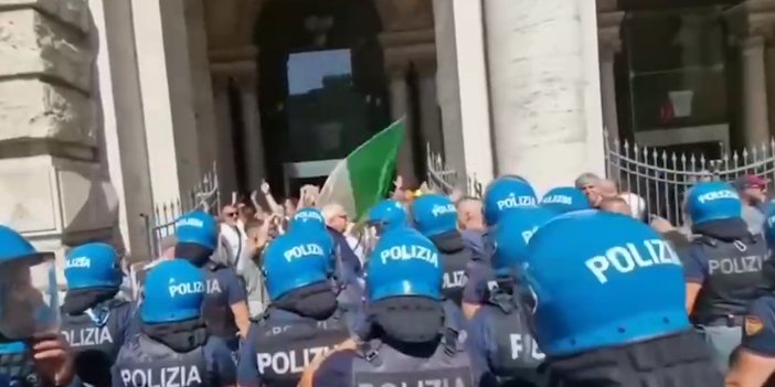 İtalya’da taksiciler ayaklandı Meclis'i bastı. Vekilleri getirin, döveceğiz