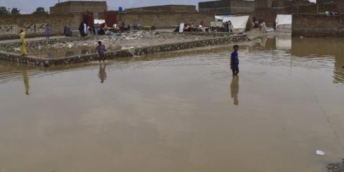 Pakistan'da şiddetli yağış: 32 ölü