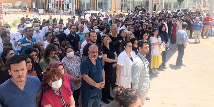 Uşak'taki doktorlara şiddete hayır protestosuna İYİ Parti ve CHP'den destek