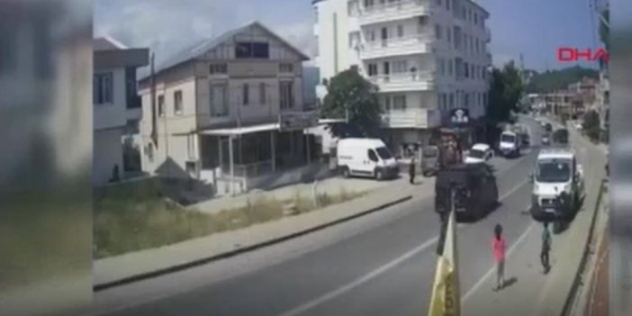 Yolun karşısına geçmeye çalışan çocuğa minibüs çarptı