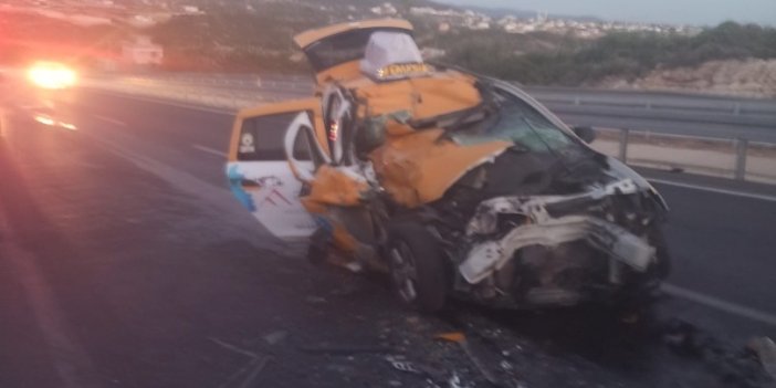 Aydın'da ticari taksi kamyona arkadan çarptı: 2 yaralı