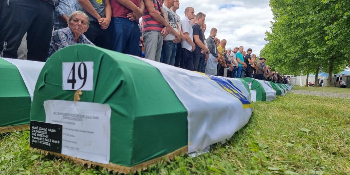 Srebrenitsa Katliamı. İnsanlığın öldüğü gün. Hollandalılar Sırp katillere teslim etmişti