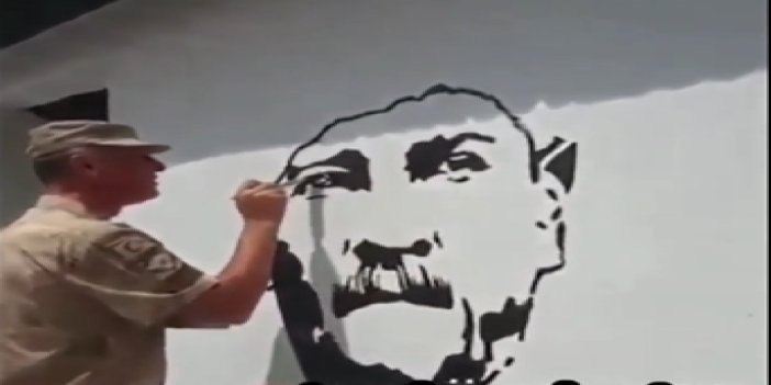 Sen nasıl güzel bir askersin. Birliğin duvarına muhteşem Atatürk portresi