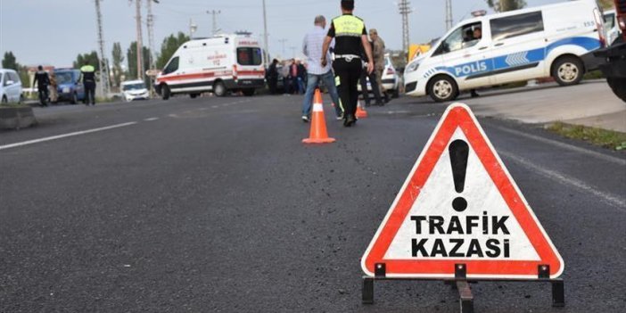 Amasya'da hafif ticari araç devrildi: 3 kişi yaralandı