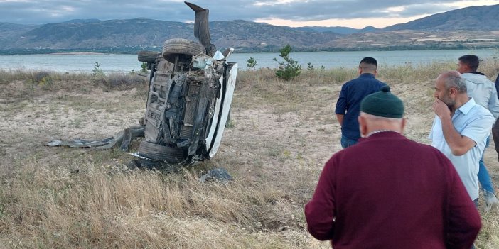 Sivas'ta şarampole devrilen otomobildeki 2 kişi yaralandı