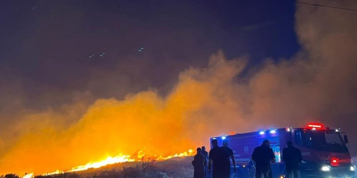 Çeşme’de orman yangını rüzgarla yayılıyor! Alevler yerleşim yerlerine yaklaştı