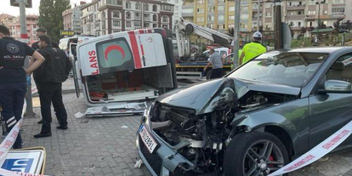 Ankara'da otomobil ile ambulans çarpıştı