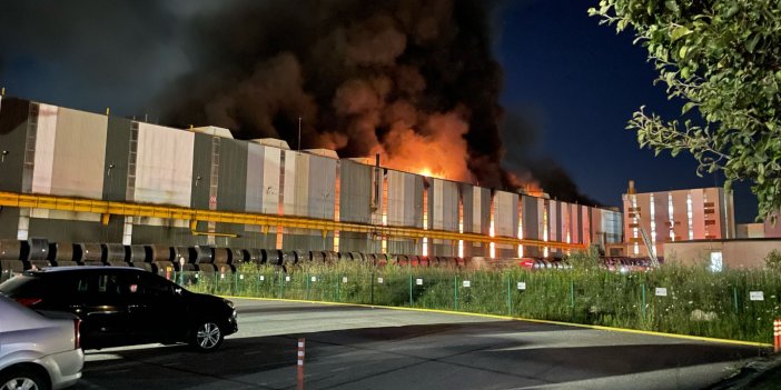 Kocaeli’de demir çelik fabrikasında yangın! İşçiler tahliye edildi