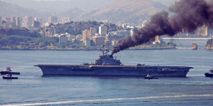 Bakanlık izin verdi. Brezilya'nın 600 ton asbestli savaş gemisi Aliağa'da sökülecek. Tunç Soyer tepki gösterdi