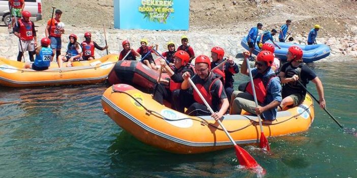 Cumhurbaşkanı Yardımcısı Oktay ve Bakan Kasapoğlu, Yozgat'ta rafting yaptı