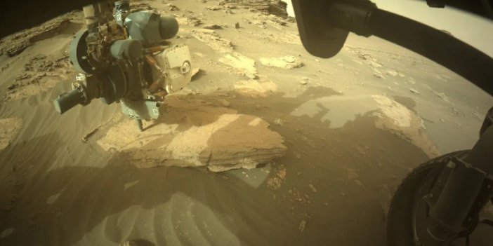 Mars'taki keşif aracı enteresan bir cisim buldu: Kafa karıştıran  bu cismin Mars’a nasıl geldiği tartışılıyor