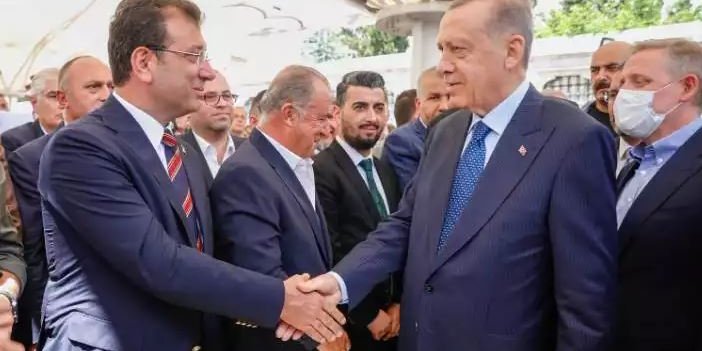 Erdoğan İmamoğlu’nun elini sıktı. Akıllara Demirel’in Ecevit’in elini sıktıktan sonra söylediği söz geldi: Ya neresini sıkacaktık