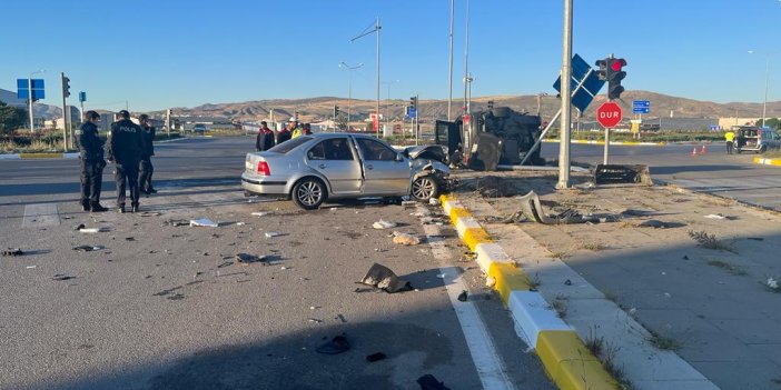 Sivas'ta feci kaza: Sürücü öldü, eşi ve kızı ağır yaralandı