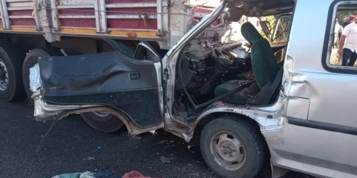 Tarım işçilerinin taşındığı minibüs, kaza yapan kamyona çarptı: 12 yaralı