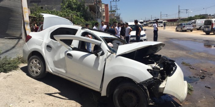 Adana'da kontrolünü kaybeden otomobil duvara çarptı: 1 ölü, 1 yaralı